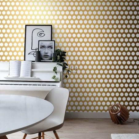 Złota tapeta w kropki