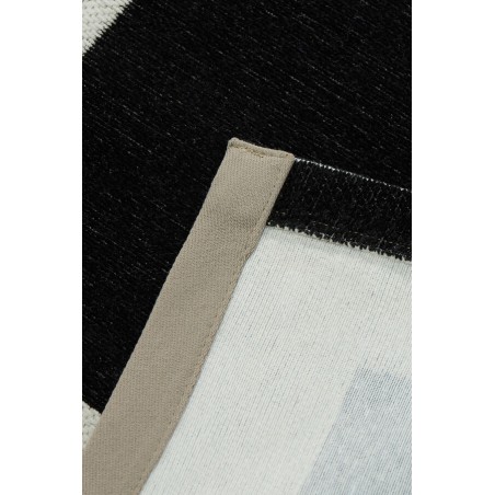 Elegancki dywan na antypoślizgowym podkładzie