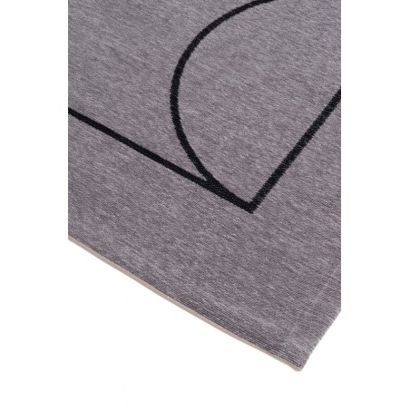 szary dywan do salonu