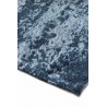 Niebieski dywan imitujący beton