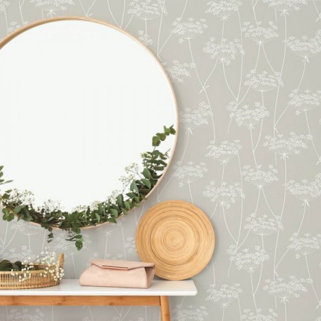 Lustro na tle beżowej tapety