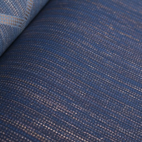 Motyw modnych, poziomych przetarć na granatowym tle