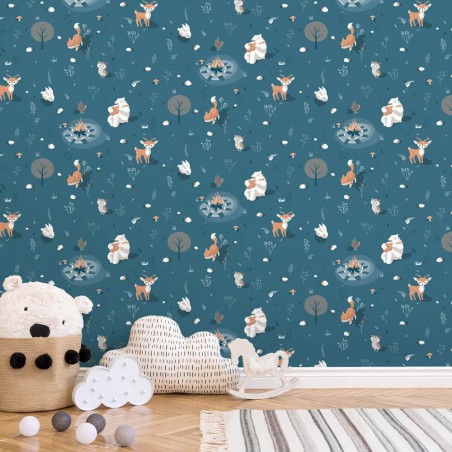 Kolorowa tapeta dekoracyjna na ścianie pokoju dziecięcego