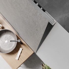 Czarny profil zakończeniowy...